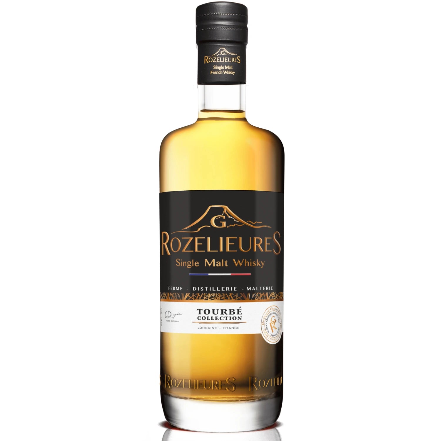This whisky is inviting and indulgent, blending the scents of freshly ground grains with hints of dried flowers and subtle toasted notes. After aeration, it reveals delicate floral aromas. Following this, spice notes emerge, combined with fresh and vibrant undertones, highlighting the remarkable aromatic richness of this exceptional blend.