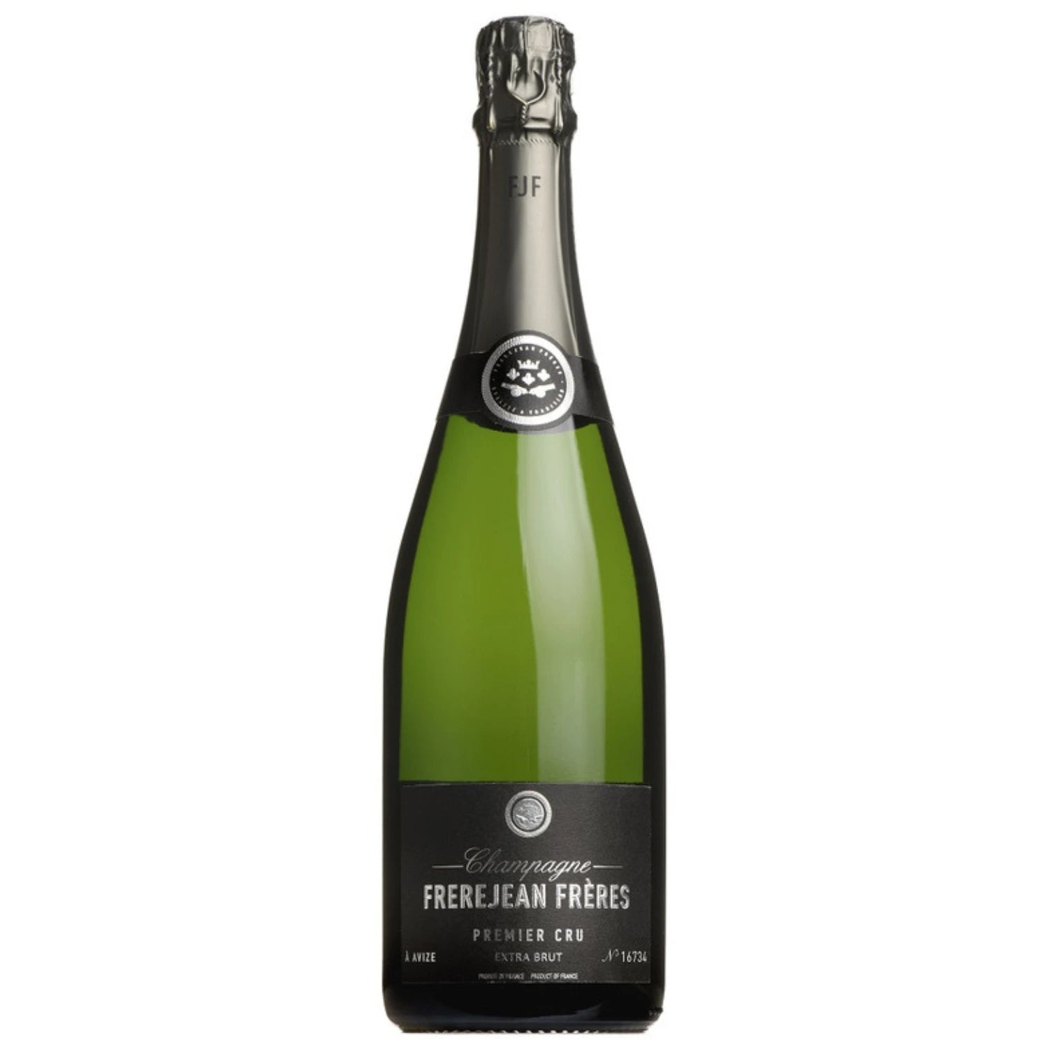 The Premier Cru Extra Brut from Champagne Frerejean Frères is a refined sparkling wine crafted from a 50/50 blend of Chardonnay and Pinot Noir. Sourced from Premier and Grand Cru vineyards in the Côte des Blancs region, this wine showcases the exceptional quality and heritage of the Frerejean Frères estate.