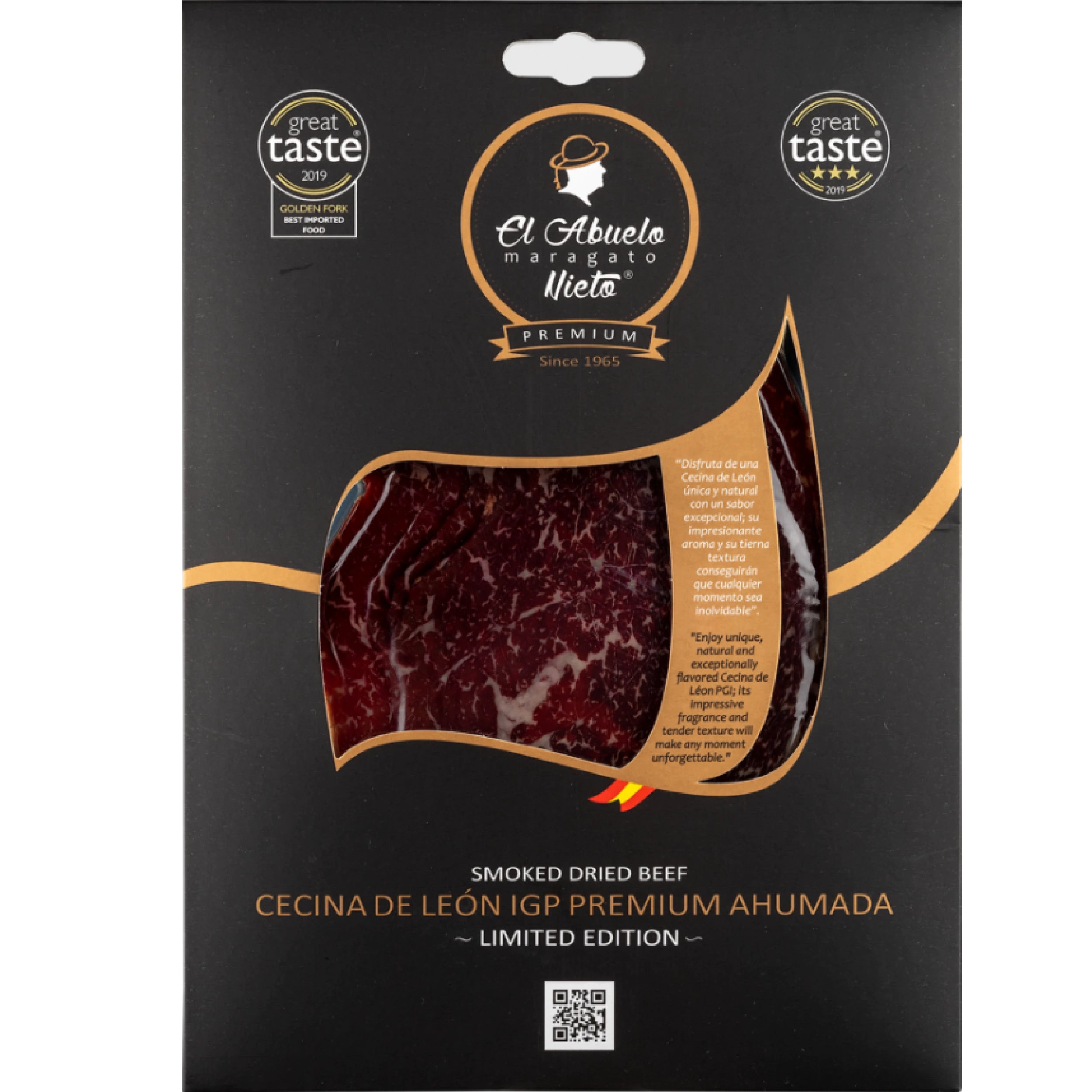 Elegant black packaging of Cecina de León PGI Premium Smoked by El Abuelo. The transparent window in the center reveals slices of dried and smoked beef with an intense dark red color. El Abuelo's golden logo and Great Taste medals adorn the packaging. The inscription "Smoked Dried Beef" and "Limited Edition" emphasize the premium nature of the product.