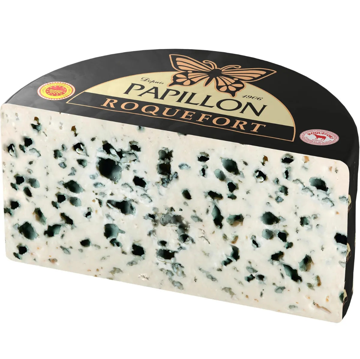 Close-up of Roquefort Papillon Noir cheese, a creamy blue cheese with intense veins, accompanied by dried fruits and a glass of red wine.