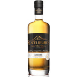 This whisky is inviting and indulgent, blending the scents of freshly ground grains with hints of dried flowers and subtle toasted notes. After aeration, it reveals delicate floral aromas. Following this, spice notes emerge, combined with fresh and vibrant undertones, highlighting the remarkable aromatic richness of this exceptional blend.