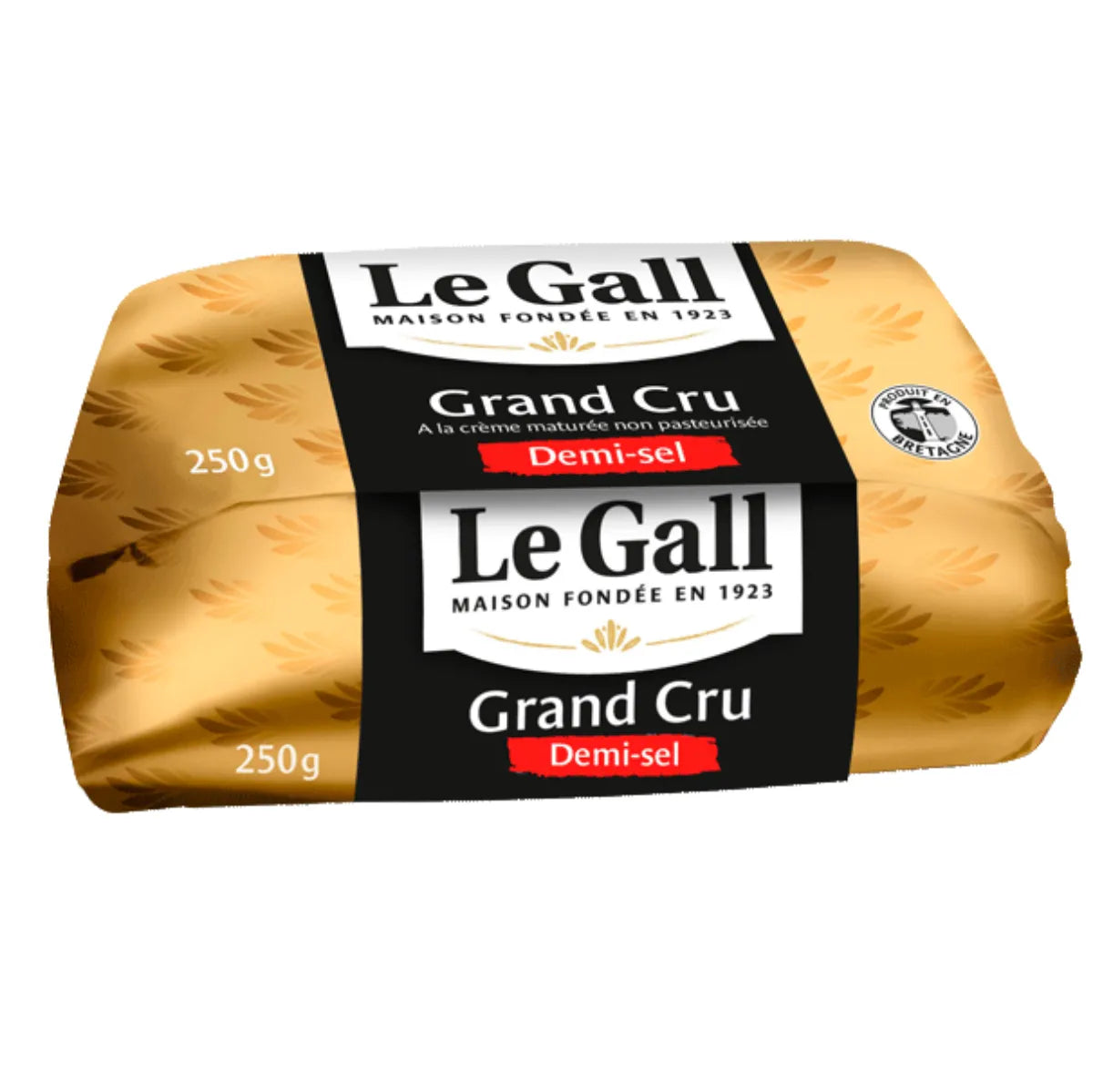 Image of Grand Cru salted churned butter. A golden and creamy block of butter, artisanally shaped, rests on a surface. Its texture appears rich and unctuous, reflecting its production from raw cream. The butter exudes a premium appearance, showcasing the traditional expertise of Master Buttermakers and its unique 24-hour manufacturing process. One can almost imagine its subtle nutty notes and authentic taste.