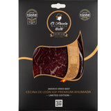 Elegant black packaging of Cecina de León PGI Premium Smoked by El Abuelo. The transparent window in the center reveals slices of dried and smoked beef with an intense dark red color. El Abuelo's golden logo and Great Taste medals adorn the packaging. The inscription "Smoked Dried Beef" and "Limited Edition" emphasize the premium nature of the product.