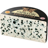 Close-up of Roquefort Papillon Noir cheese, a creamy blue cheese with intense veins, accompanied by dried fruits and a glass of red wine.