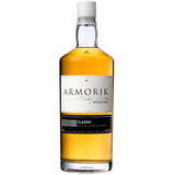 The cornerstone of the range, Armorik Classic Bio is the result of aging in bourbon casks of different ages. Soft, creamy and indulgent, it highlights the quality of aging on the Breton coast and the expertise of the cellar master.