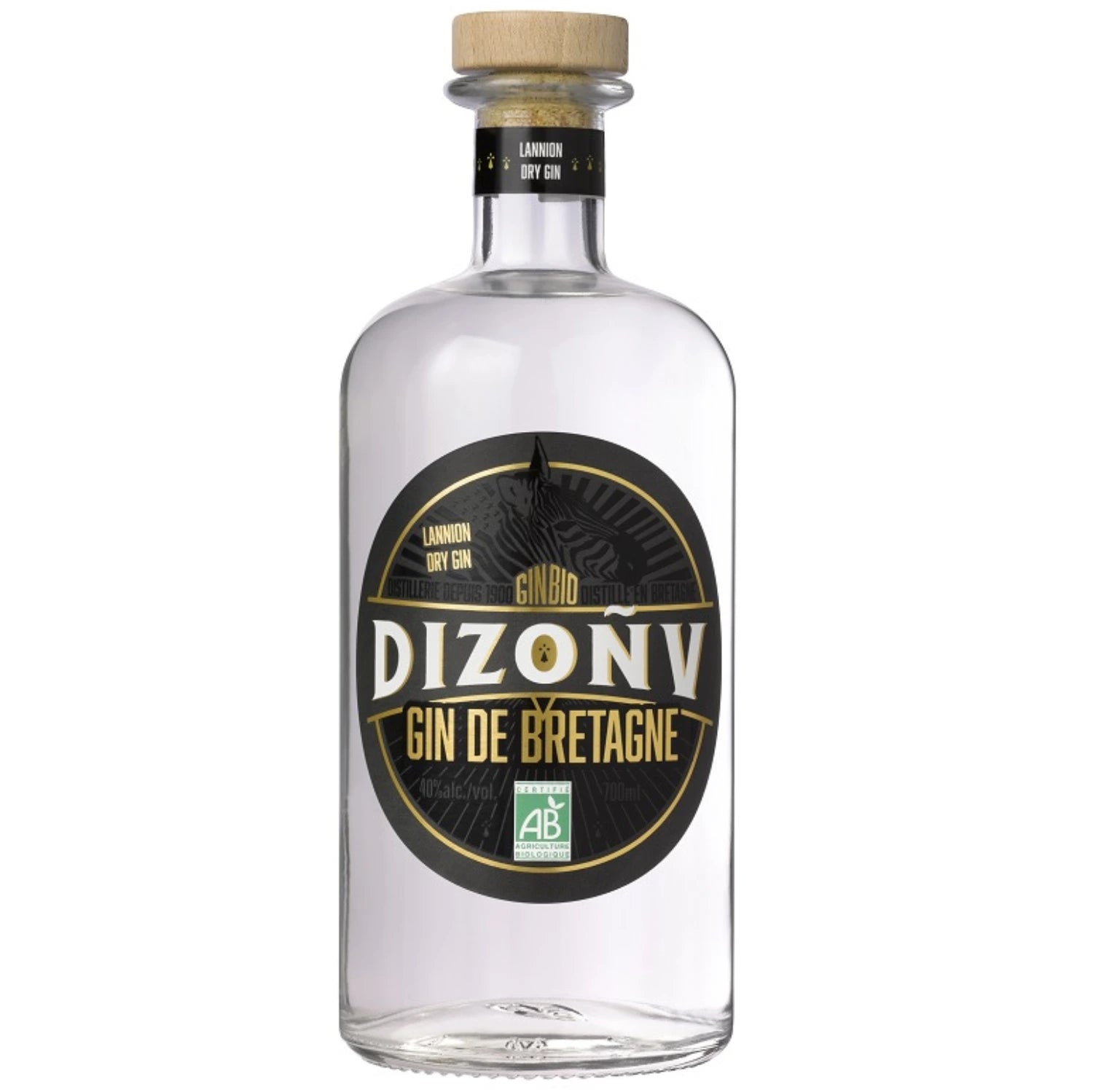 Distilled gin is made from 9 botanicals, including juniper, coriander, cardamom, and meadowsweet. During the blending process, apple brandy is added to achieve this gin with a distinctive aromatic profile unique to our distillery.