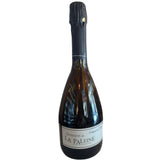 Pale yellow Crémant, showcasing fine bubbles rising in delicate streams. The sparkling wine glistens in soft light, hinting at its Chenin grape origin.