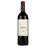 The "Cuvée Particulière" 2019 from Château Lamartine is a prime example of the depth and character of Cahors wines. Encased in a classic 0.75L bottle, this vintage highlights the exceptional craftsmanship of the region.